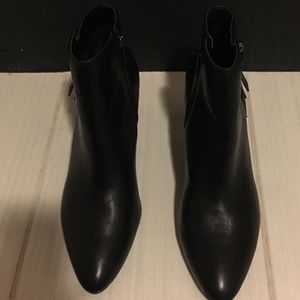 Clark’s booties black 8.5 comfortable and cute